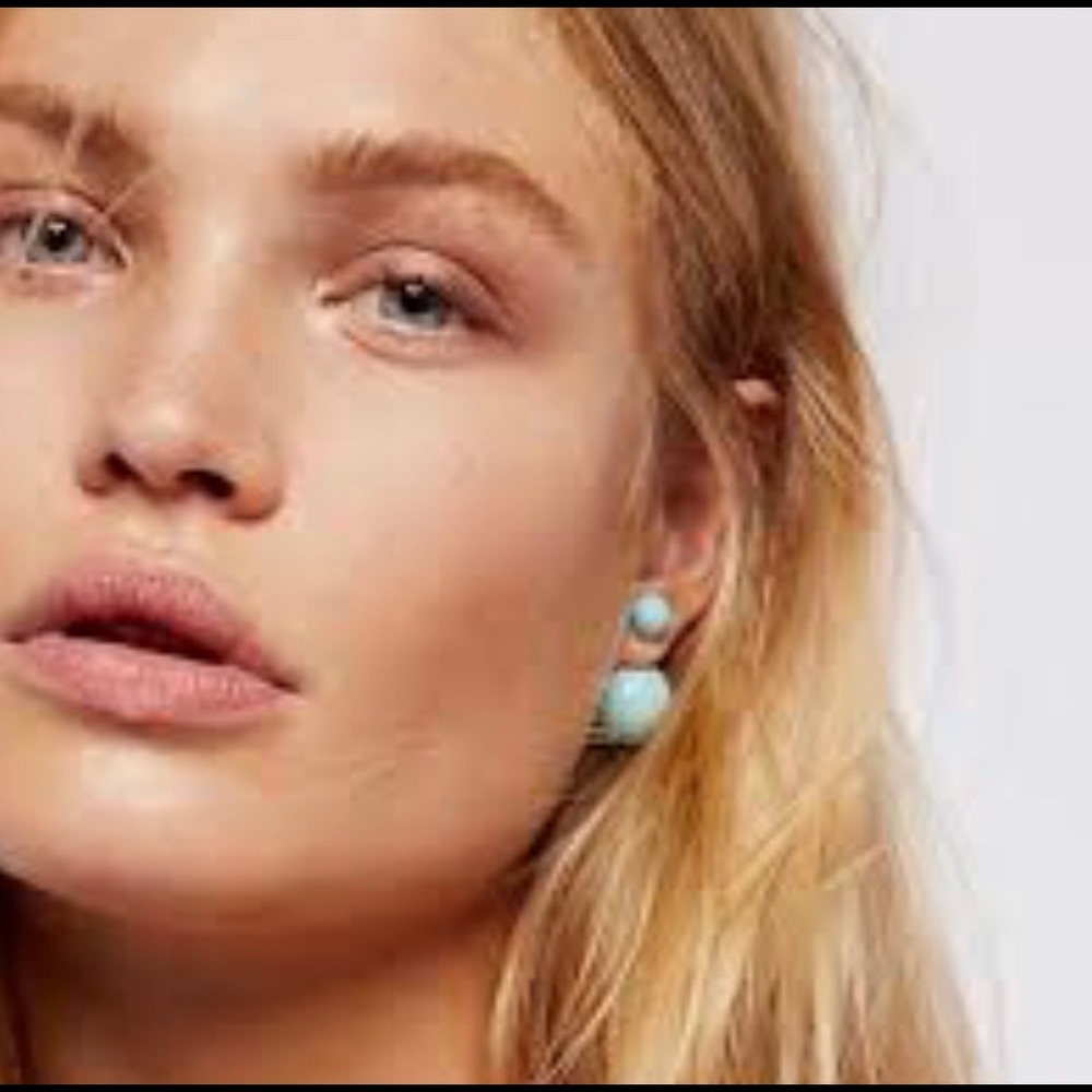 Green crystal orbit stud earrings